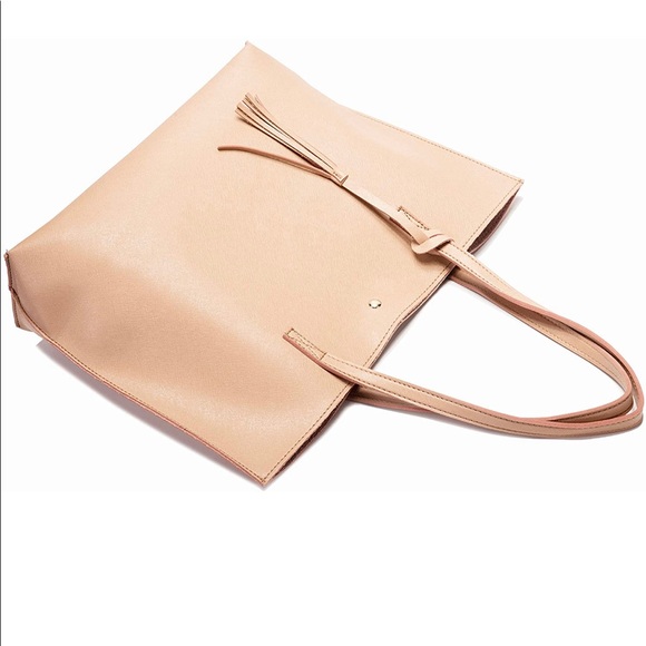 Tote with tassel. ✨Beautiful✨ - Picture 5 of 6